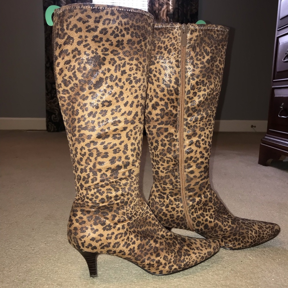 Leopard print tall boot heel